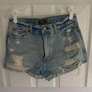 Abercrombie and Fitch Light Wash High Rise Distressed Denim Shorts. Size 28 (6).